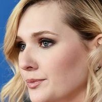 Abigail Breslin Nua