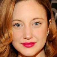 Andrea Riseborough Nua