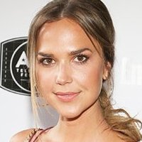 Arielle Kebbel Nua
