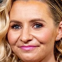 Beverley Mitchell Nua