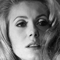Catherine Deneuve Nua