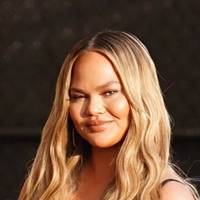 Chrissy Teigen Nua