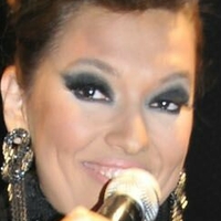 Demet Akalin Nua