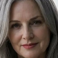 Elegant Edith Nua