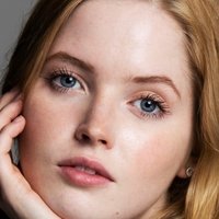 Ellie Bamber Nua