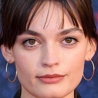 Emma Mackey Nua