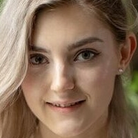 Eva Elvie Nua