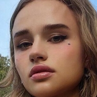 Julia Gisella Nua