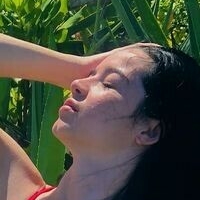 Julia Linhares Nua