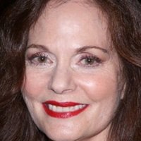Lesley Ann Warren Nua