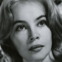 Leslie Caron Nua