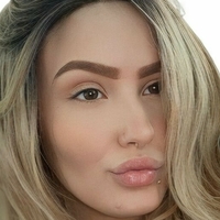 Lívia Queiroz Nua