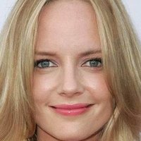 Marley Shelton Nua