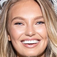 Romee Strijd Nua