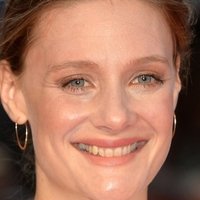 Romola Garai Nua