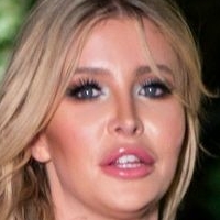 Sophia Hutchins Nua