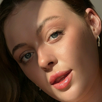 sophiebloomsfree Nua