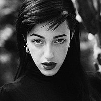 Valerie Knox Nua