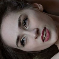 Yana West Nua