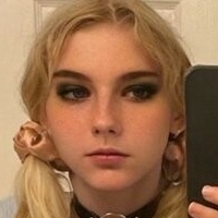 zoe Nua